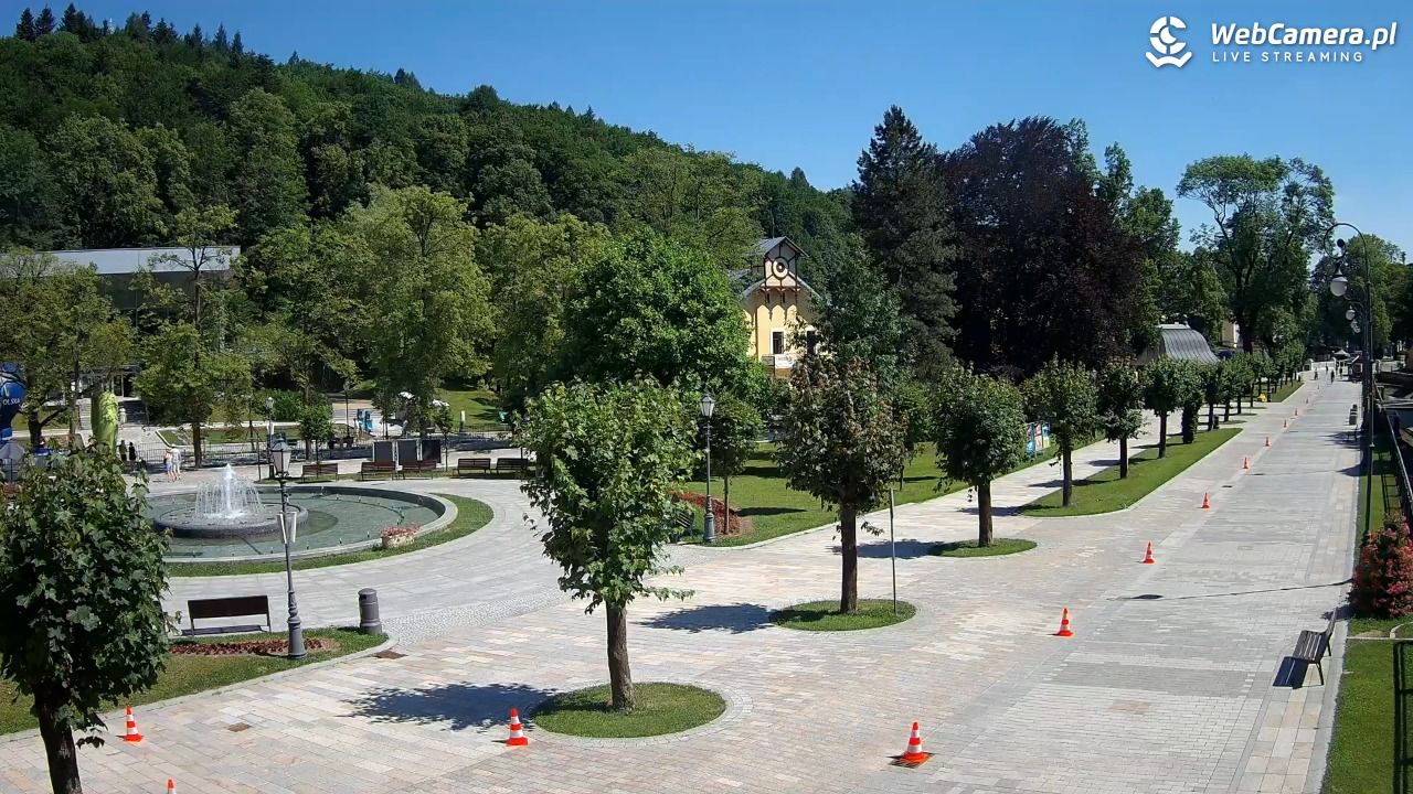 Krynica-Zdrój - widok na deptak - 27 czerwiec 2026, 14:35