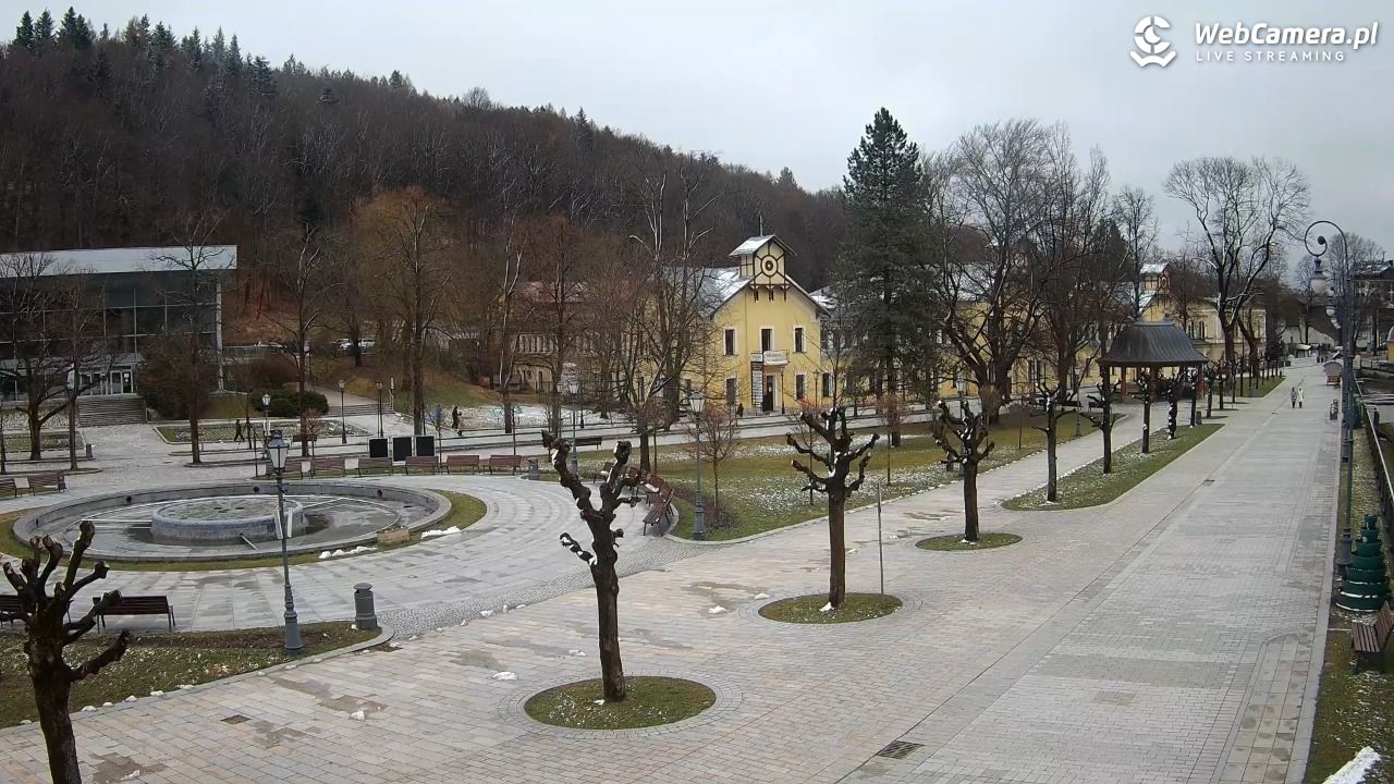 Krynica-Zdrój - widok na deptak - 27 marzec 2026, 12:17