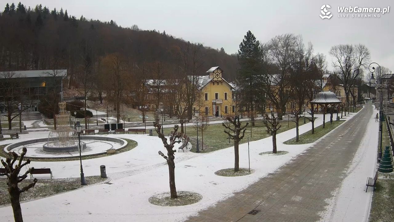 Krynica-Zdrój - widok na deptak - 24 grudzień 2025, 08:58