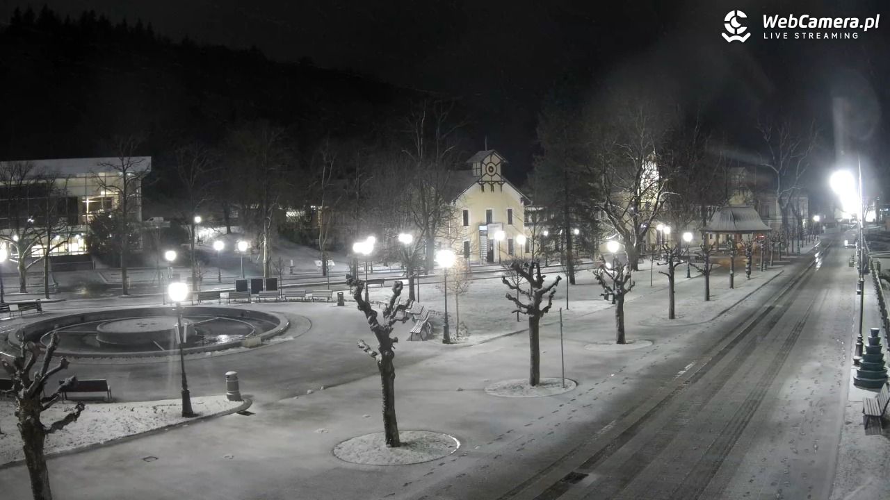 Krynica-Zdrój - widok na deptak - 27 marzec 2026, 19:21