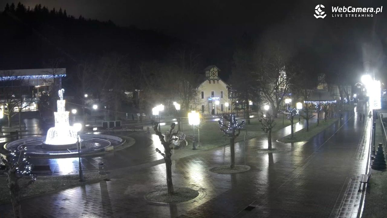 Krynica-Zdrój - widok na deptak - 23 grudzień 2025, 17:48