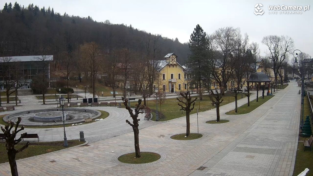 Krynica-Zdrój - widok na deptak - 28 marzec 2026, 07:28