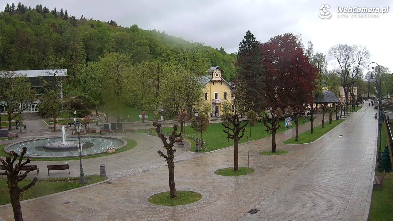 Krynica-Zdrój - widok na deptak - 12 maj 2026, 11:49