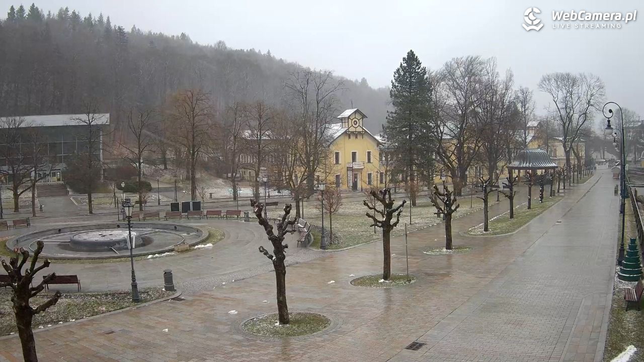 Krynica-Zdrój - widok na deptak - 27 marzec 2026, 16:59