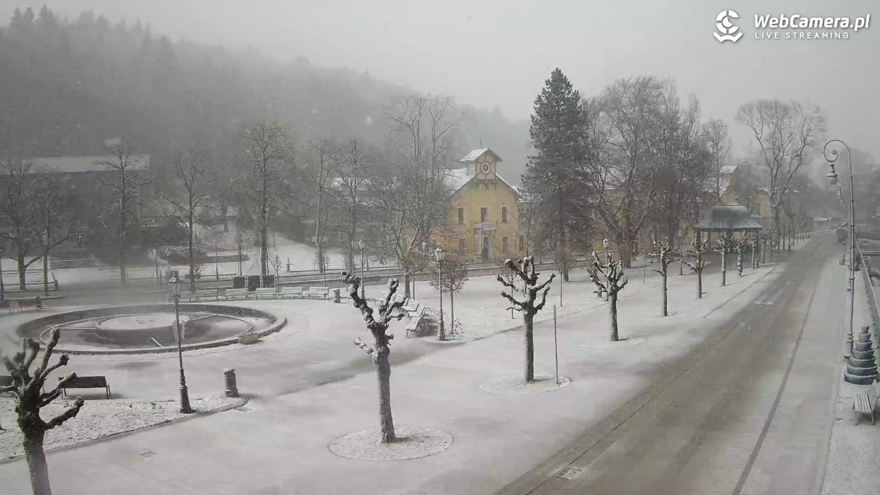 Krynica-Zdrój - widok na deptak - 27 marzec 2026, 06:11
