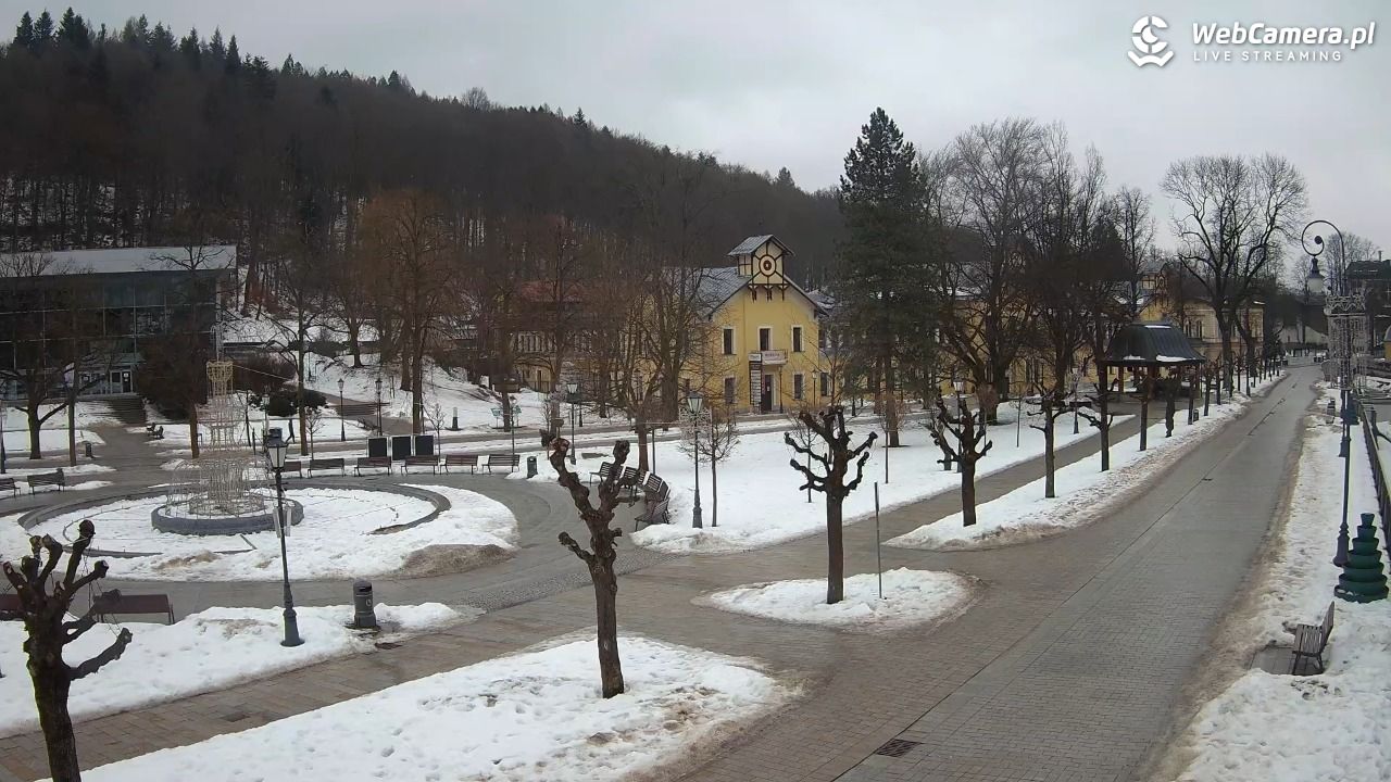 Krynica-Zdrój - widok na deptak - 08 luty 2026, 09:37