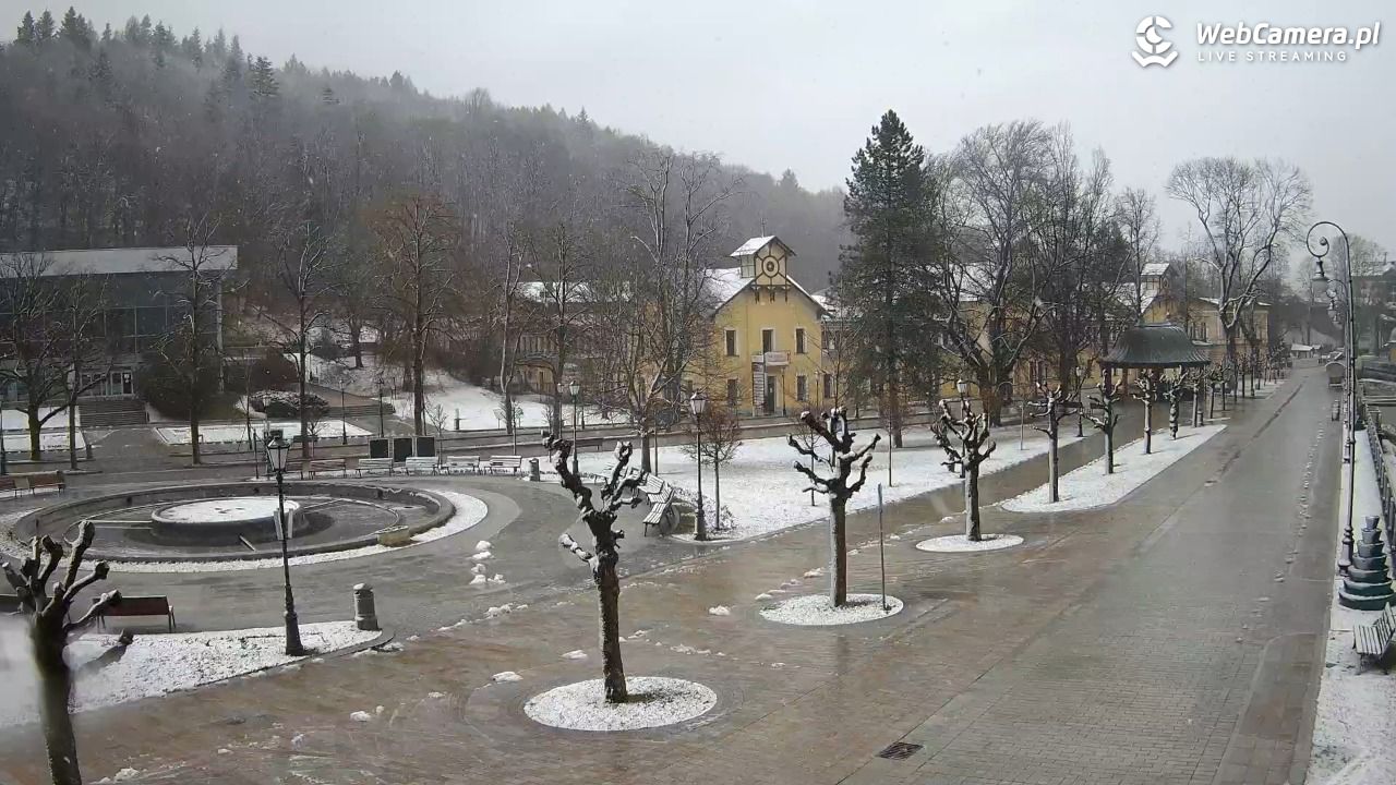 Krynica-Zdrój - widok na deptak - 27 marzec 2026, 08:03