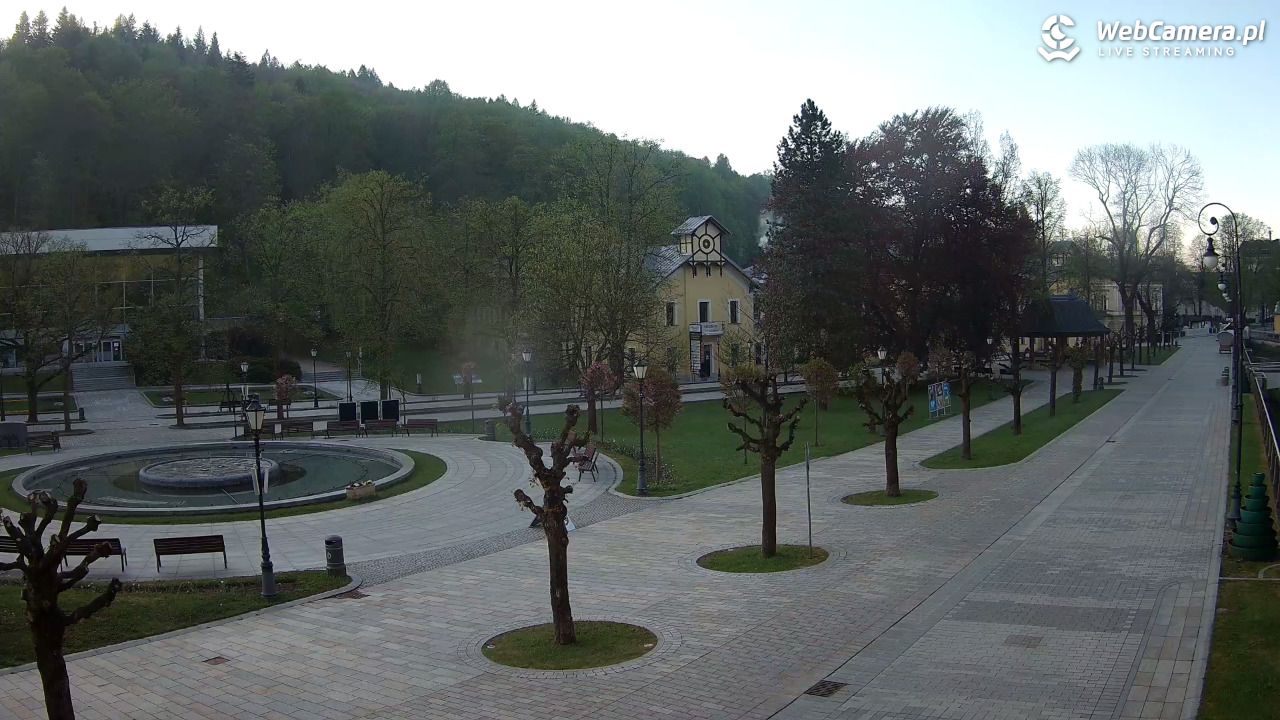 Krynica-Zdrój - widok na deptak - 10 maj 2026, 06:22
