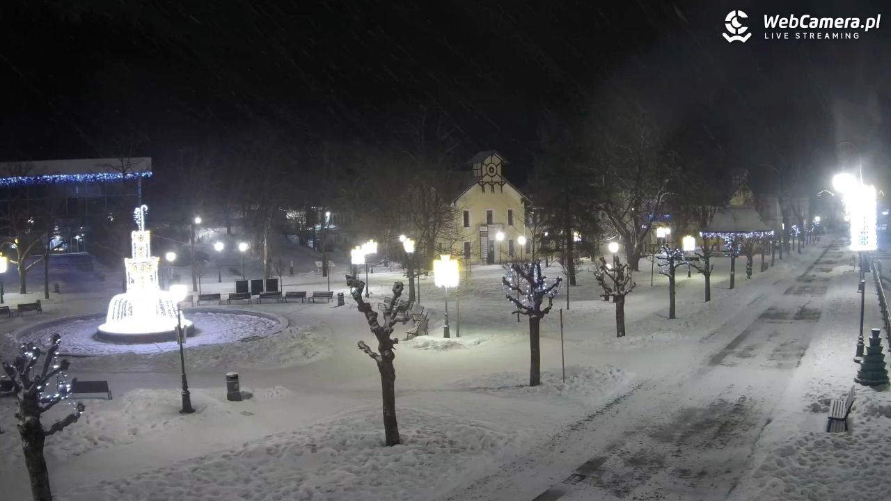 Krynica-Zdrój - widok na deptak - 08 luty 2026, 23:37