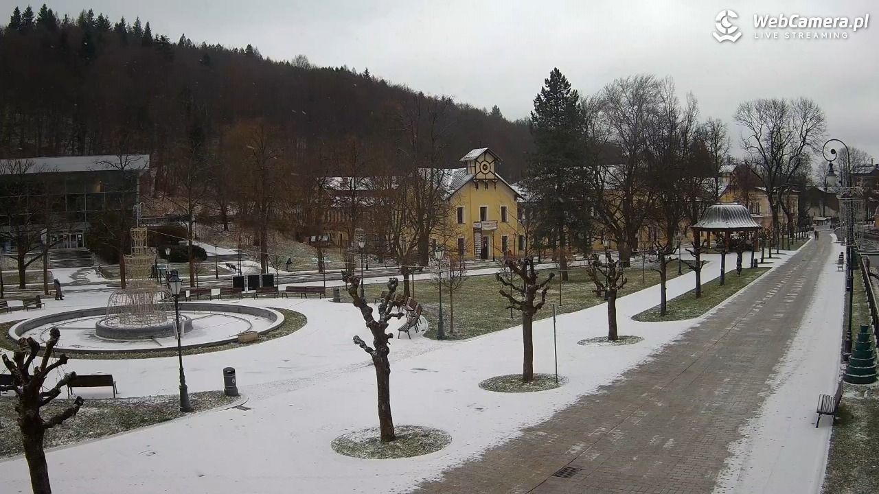 Krynica-Zdrój - widok na deptak - 24 grudzień 2025, 09:51