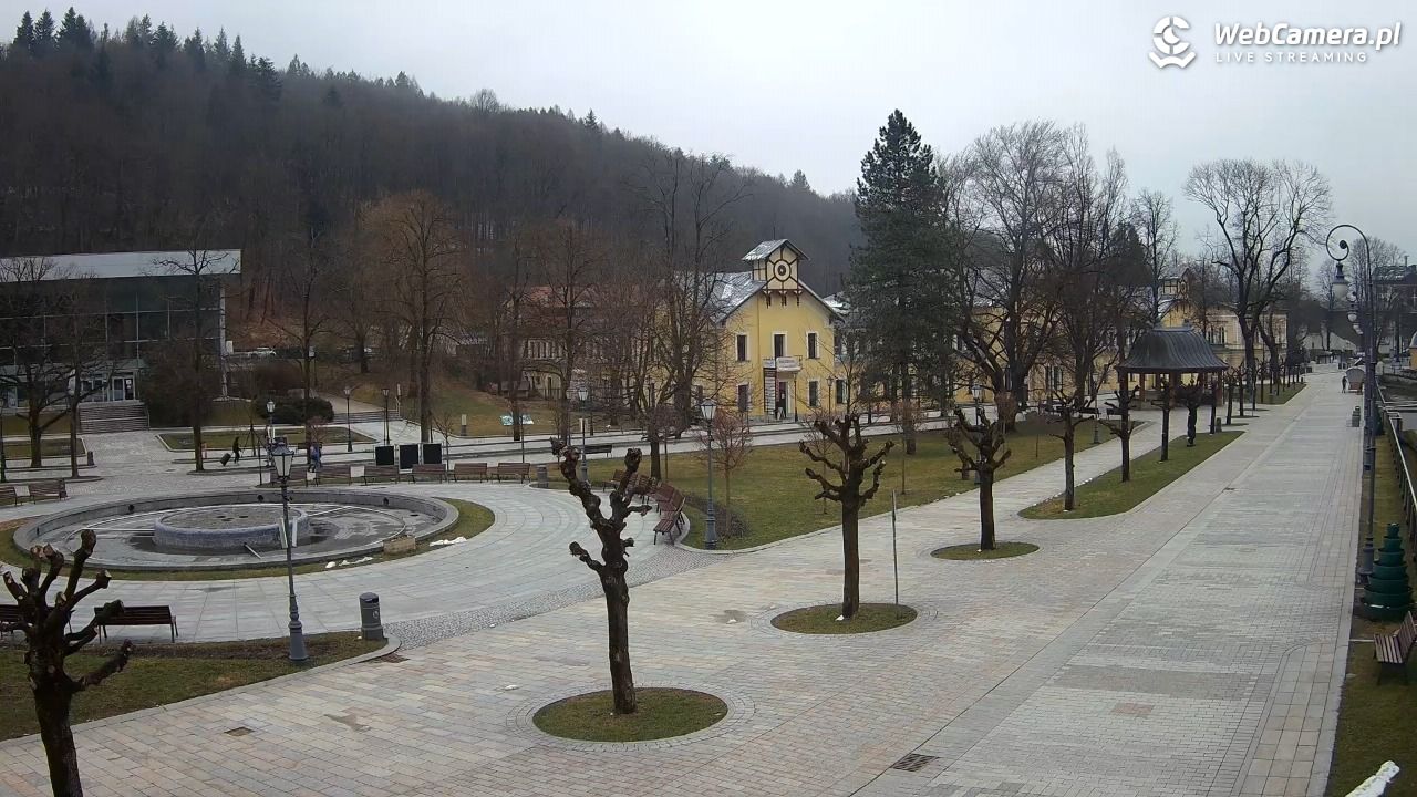 Krynica-Zdrój - widok na deptak - 28 marzec 2026, 08:38