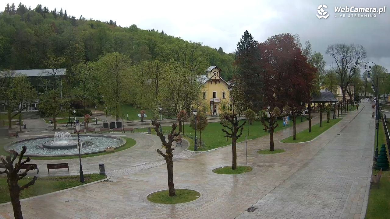 Krynica-Zdrój - widok na deptak - 12 maj 2026, 10:43