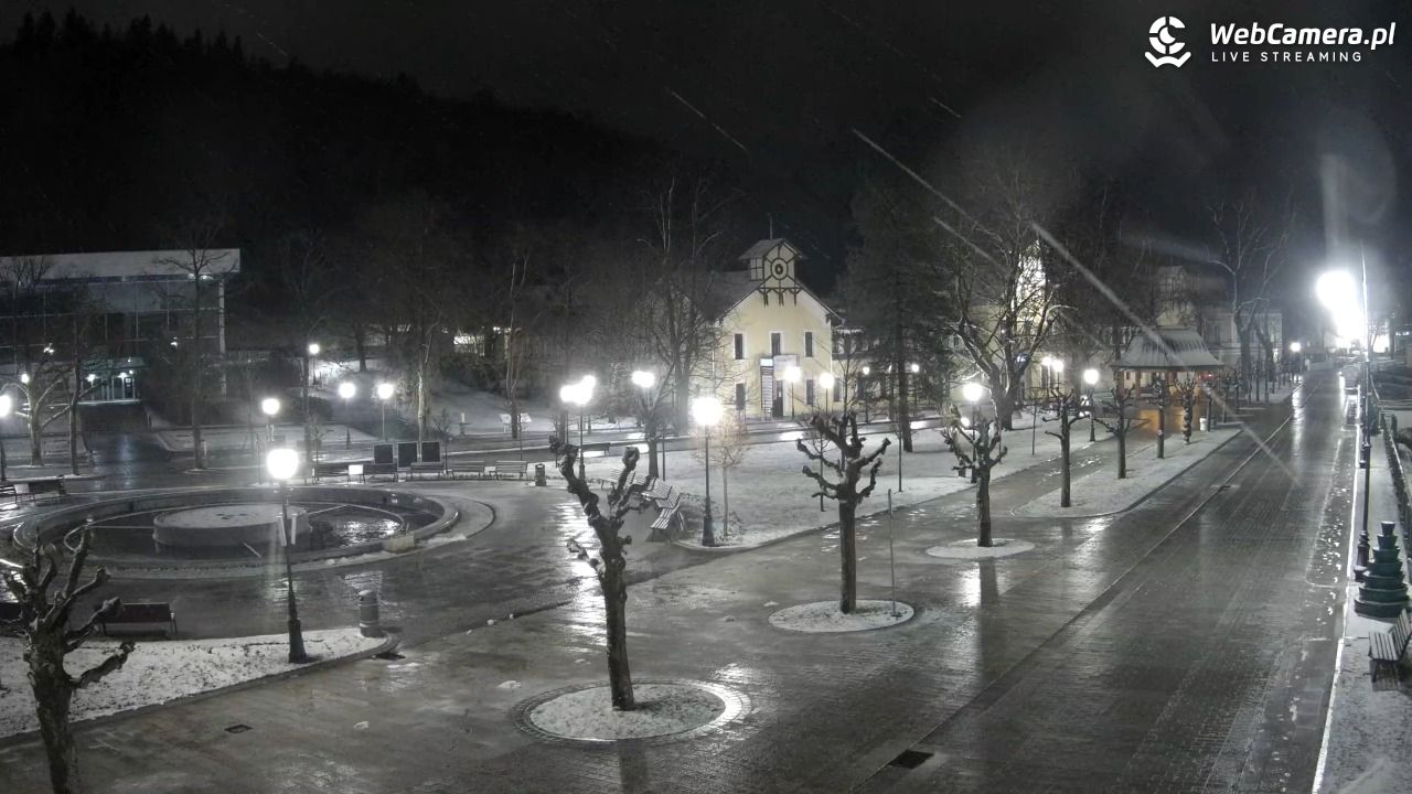 Krynica-Zdrój - widok na deptak - 27 marzec 2026, 20:39