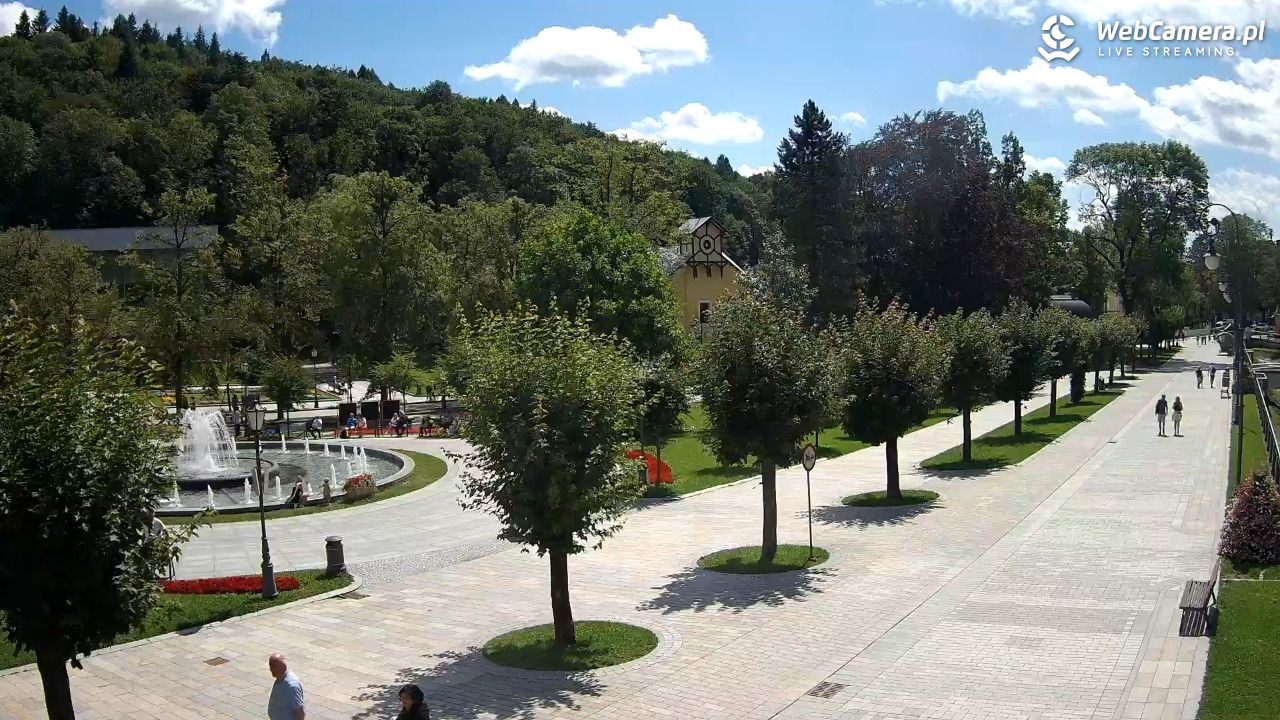 Krynica-Zdrój - widok na deptak - 01 sierpień 2025, 11:46