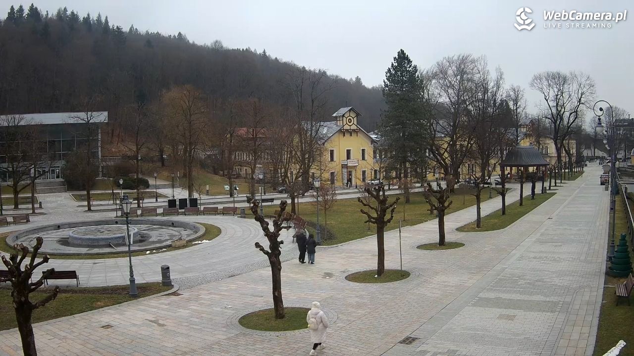 Krynica-Zdrój - widok na deptak - 28 marzec 2026, 10:18