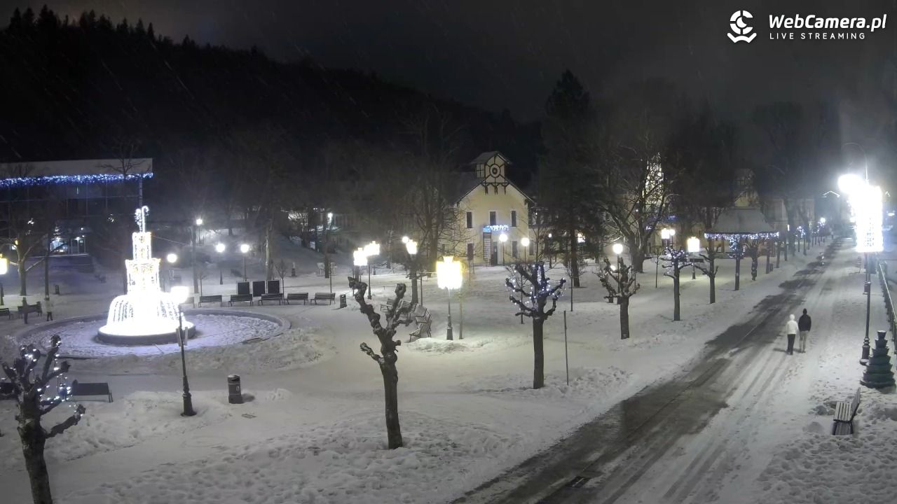 Krynica-Zdrój - widok na deptak - 08 luty 2026, 21:02