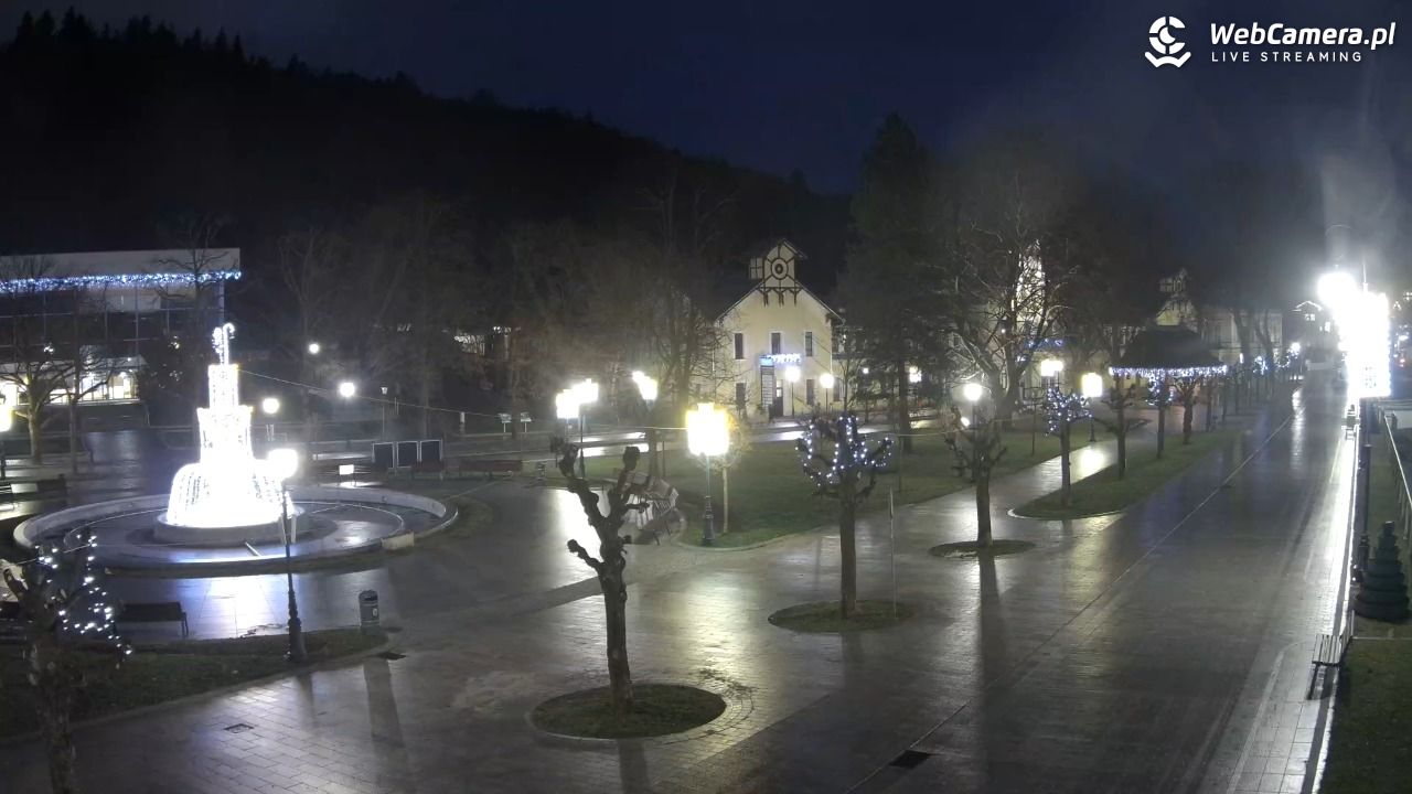 Krynica-Zdrój - widok na deptak - 23 grudzień 2025, 16:18