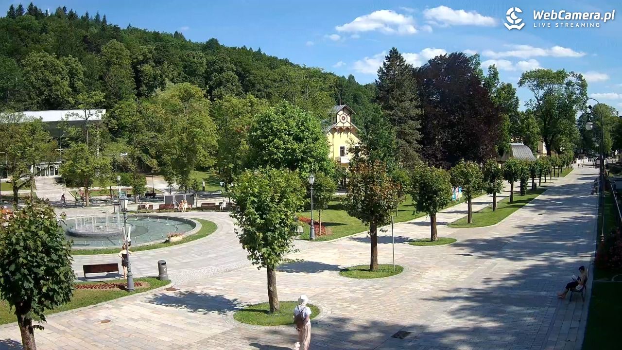 Krynica-Zdrój - widok na deptak - 24 czerwiec 2026, 15:45