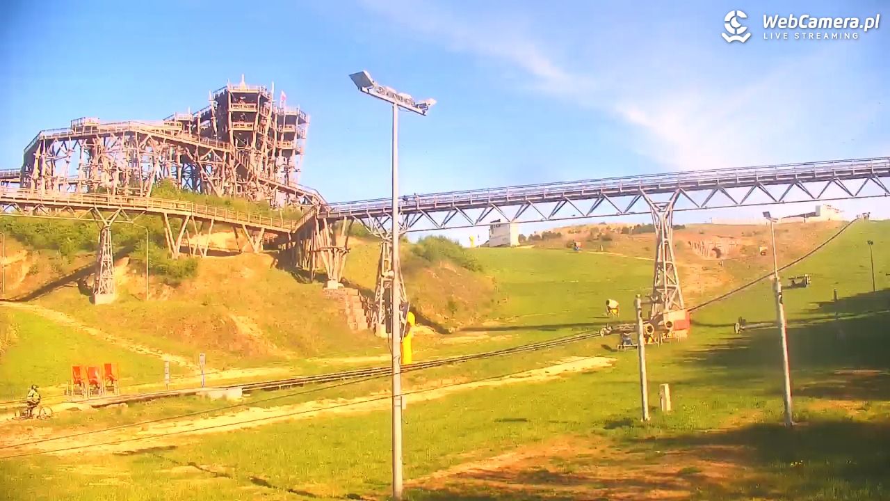 Kurza Góra - widok na stok i wieżę - 03 maj 2025, 16:36