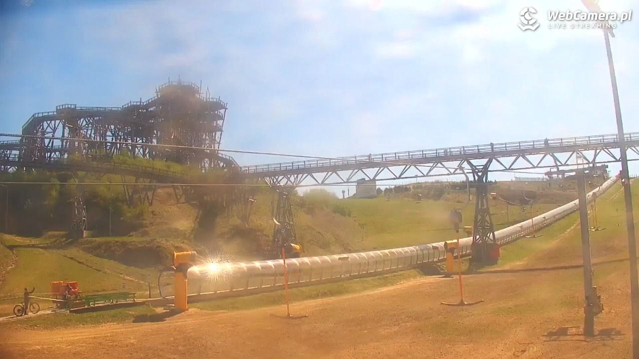 Kurza Góra - widok na stok i wieżę - 01 maj 2026, 10:48