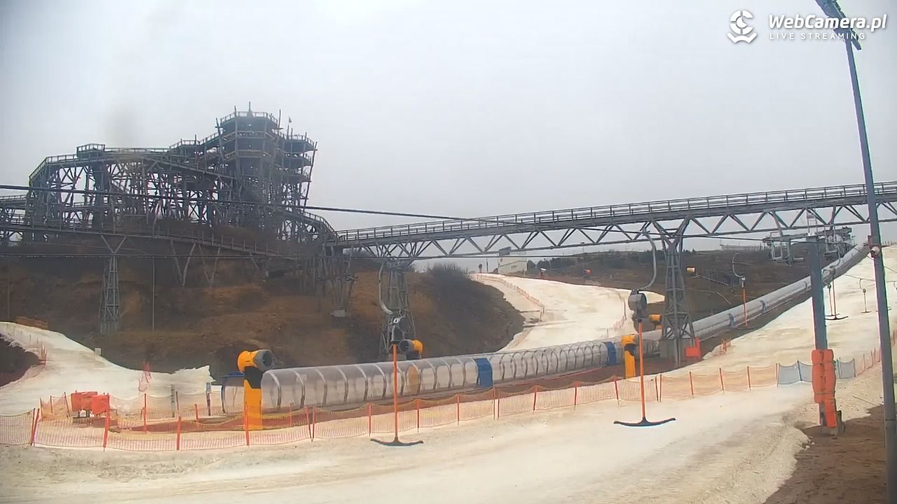 Kurza Góra - widok na stok i wieżę - 16 marzec 2026, 06:40