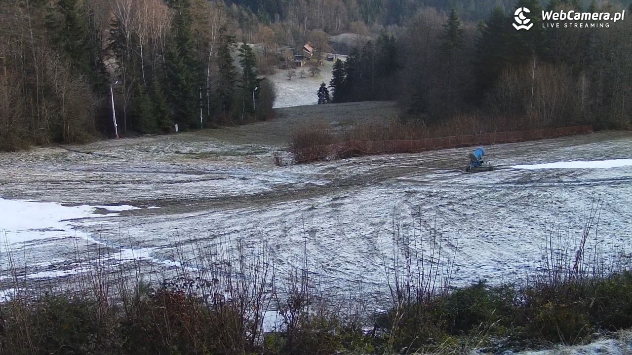 Laskowa-ski - widok na trasy - 16 grudzień 2025, 06:54