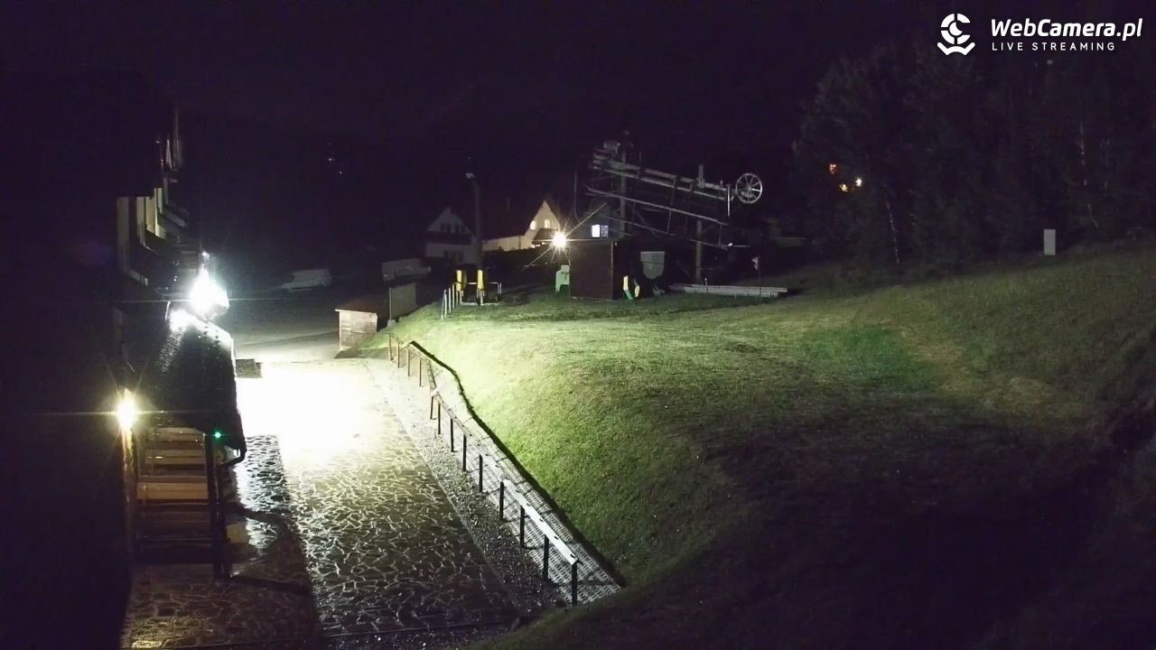 Laskowa-ski - widok z dolnej stacji - 17 sierpień 2026, 21:08