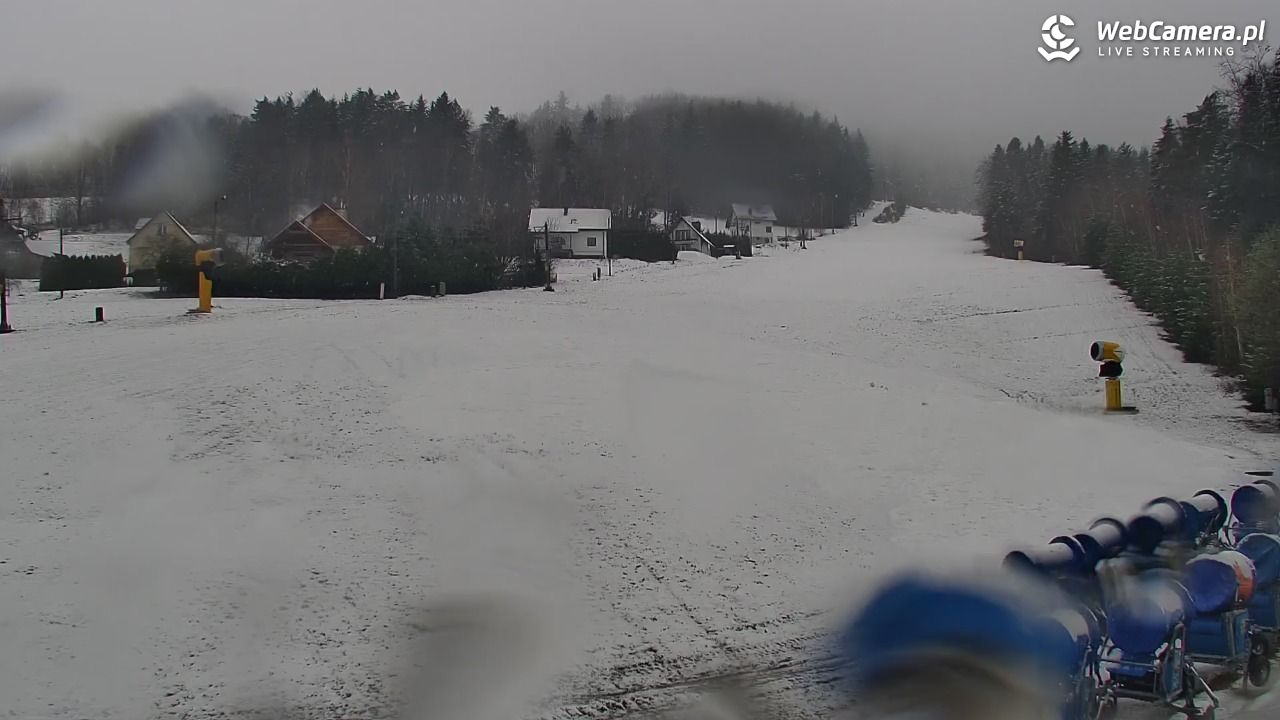 Laskowa-ski - widok z dolnej stacji - 31 marzec 2026, 11:09