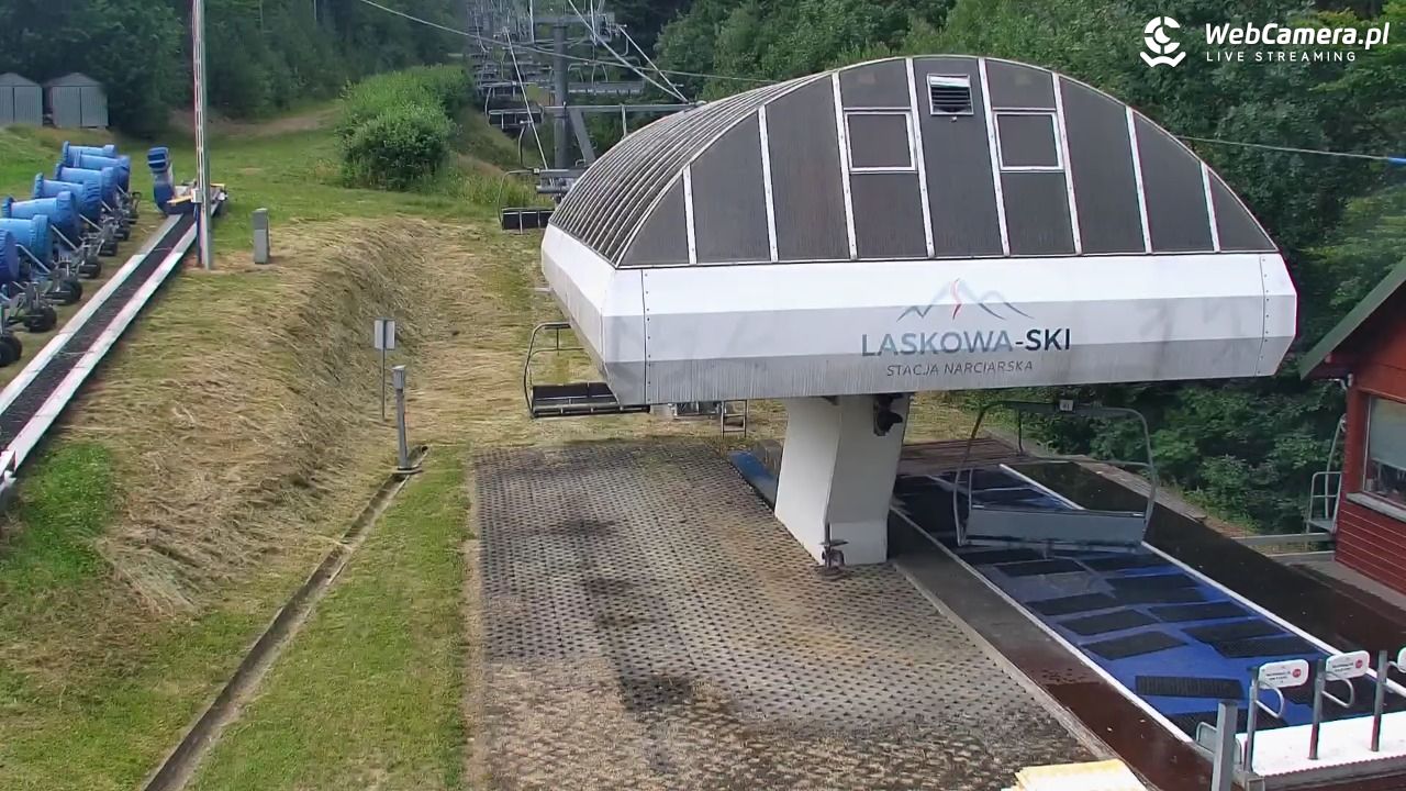 Laskowa-ski - widok z dolnej stacji - 01 lipiec 2026, 18:12