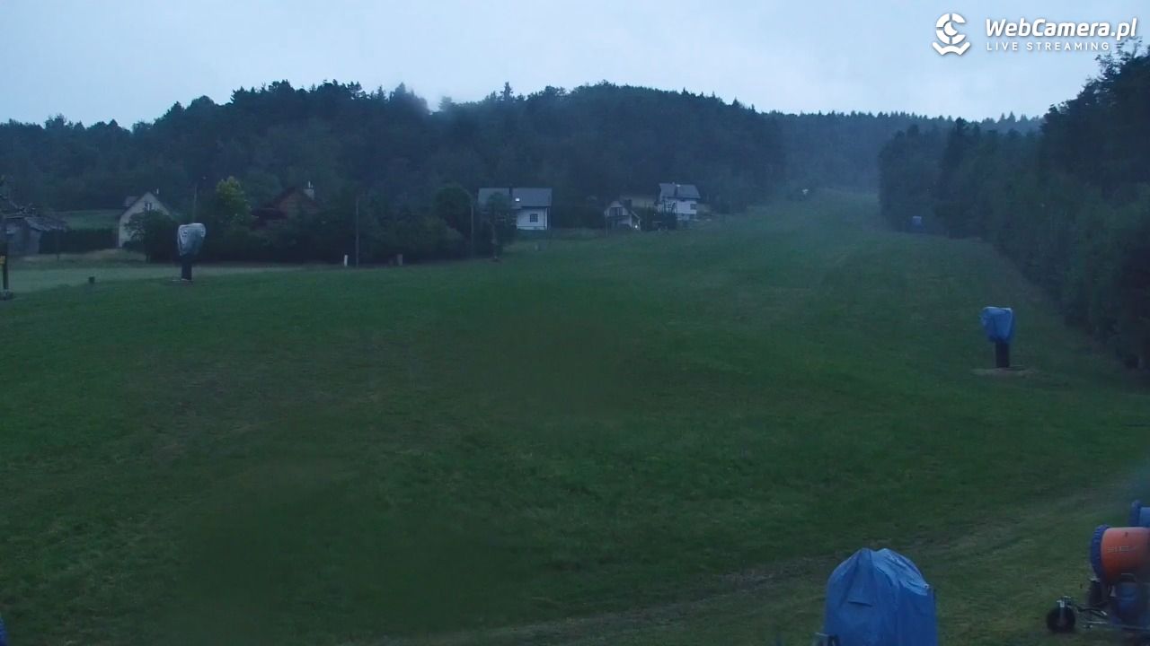 Laskowa-ski - widok z dolnej stacji - 01 lipiec 2026, 21:02