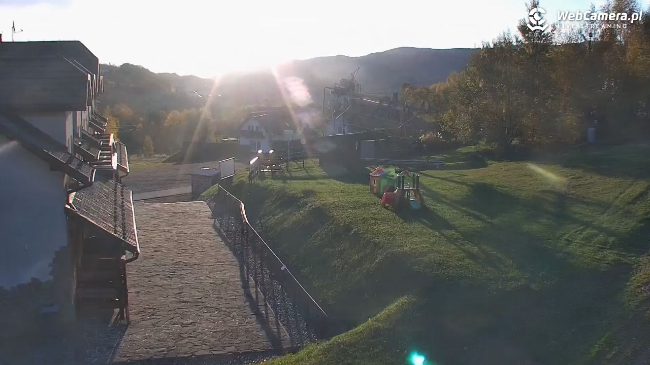 Laskowa-ski - widok z dolnej stacji - 27 październik 2025, 07:04