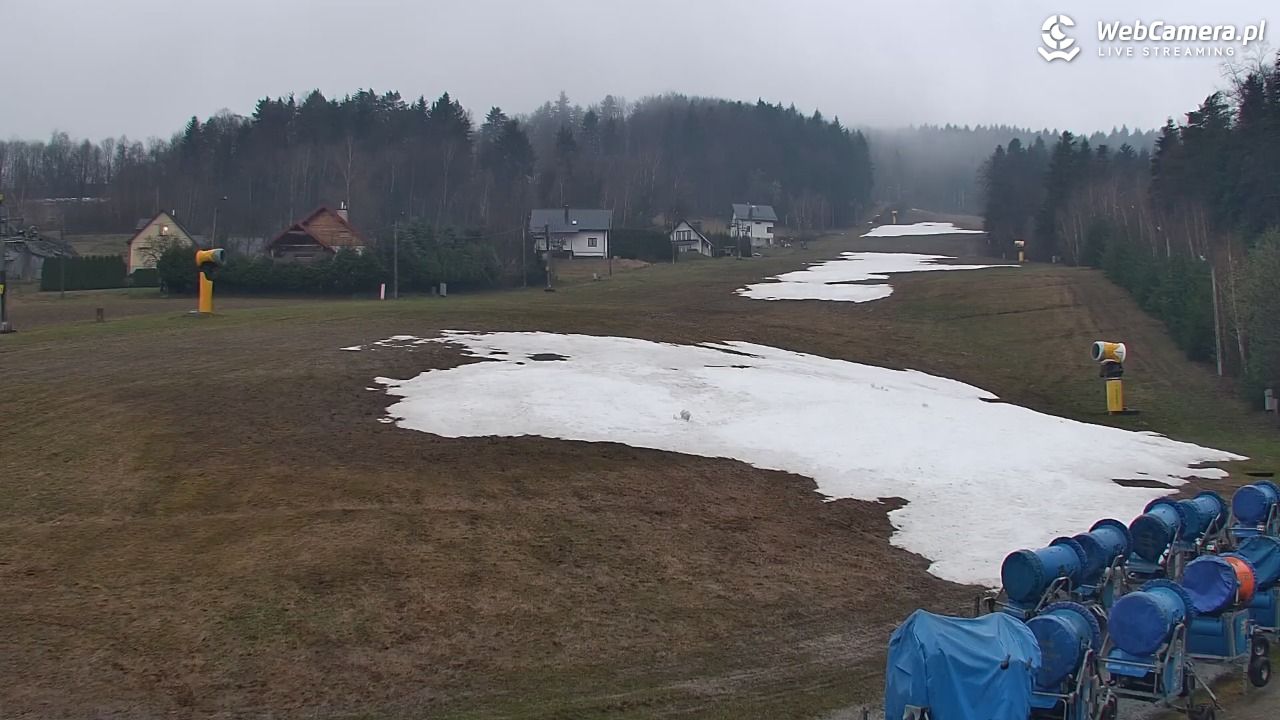 Laskowa-ski - widok z dolnej stacji - 30 marzec 2026, 18:43