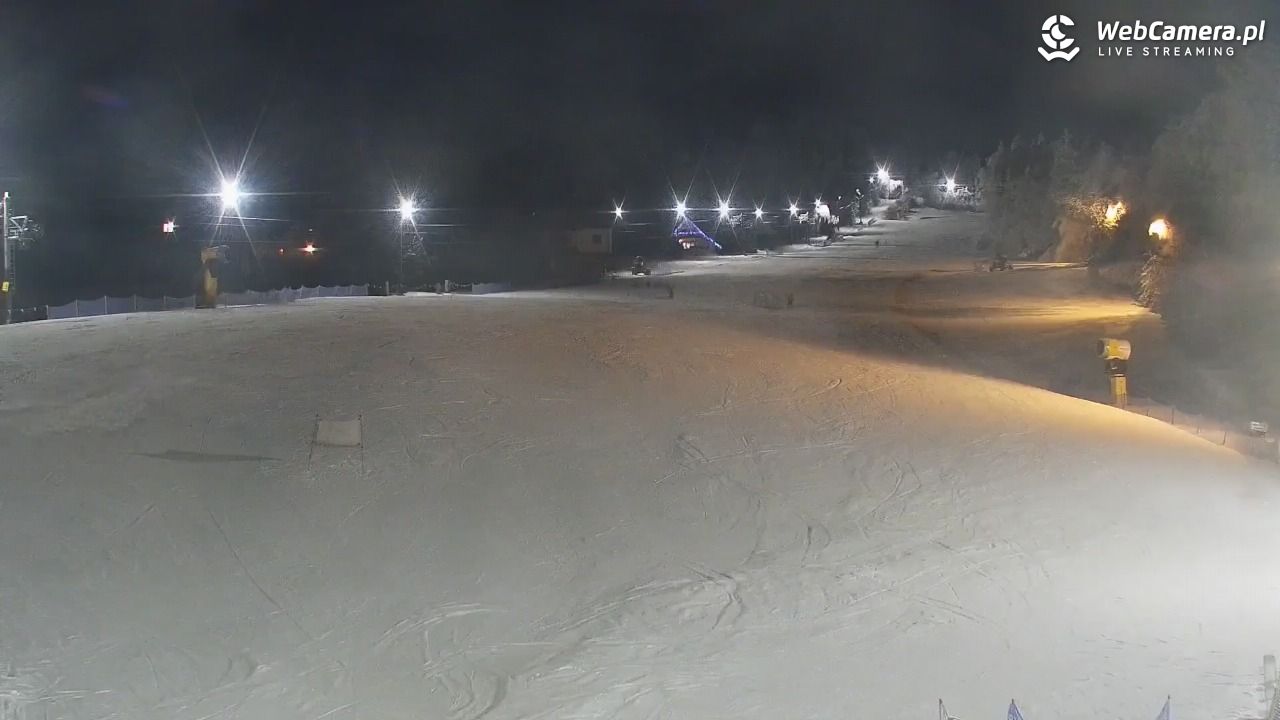 Laskowa-ski - widok z dolnej stacji - 01 luty 2026, 18:24