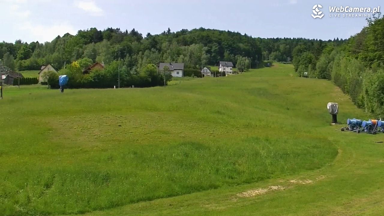 Laskowa-ski - widok z dolnej stacji - 05 czerwiec 2025, 11:18