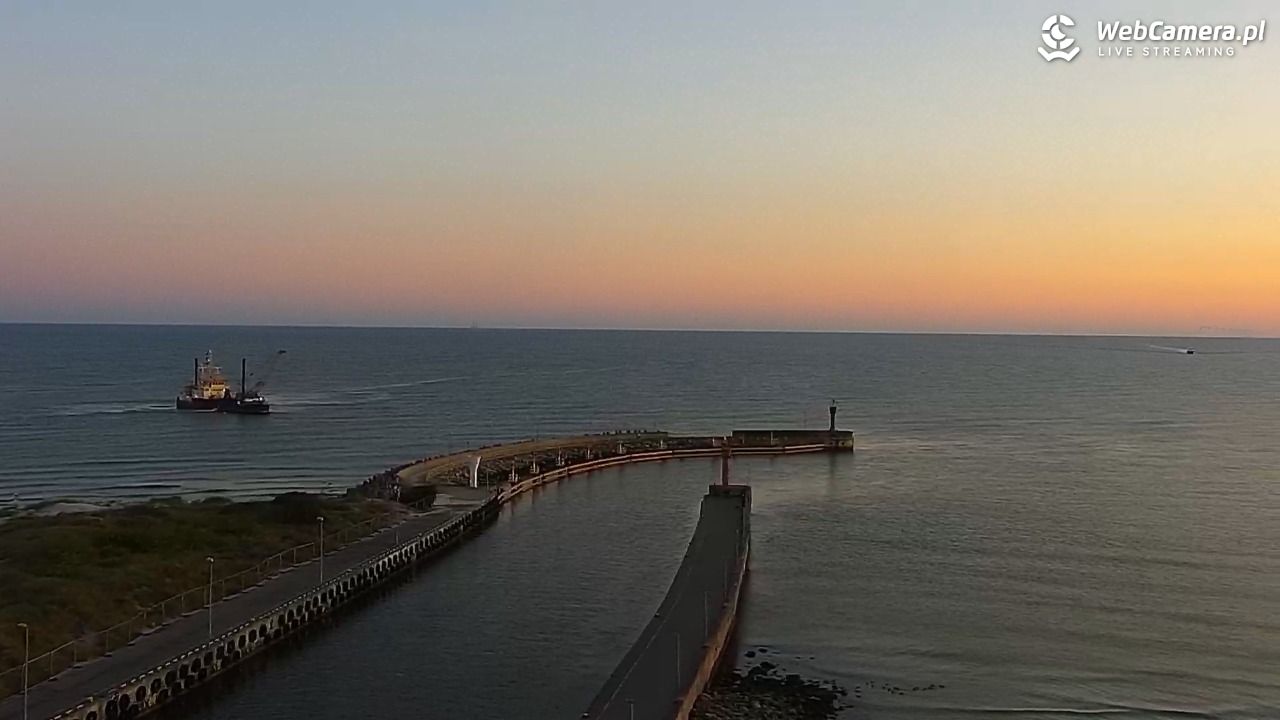 ŁEBA - widok na wydmy i plażę - 09 sierpień 2026, 05:15