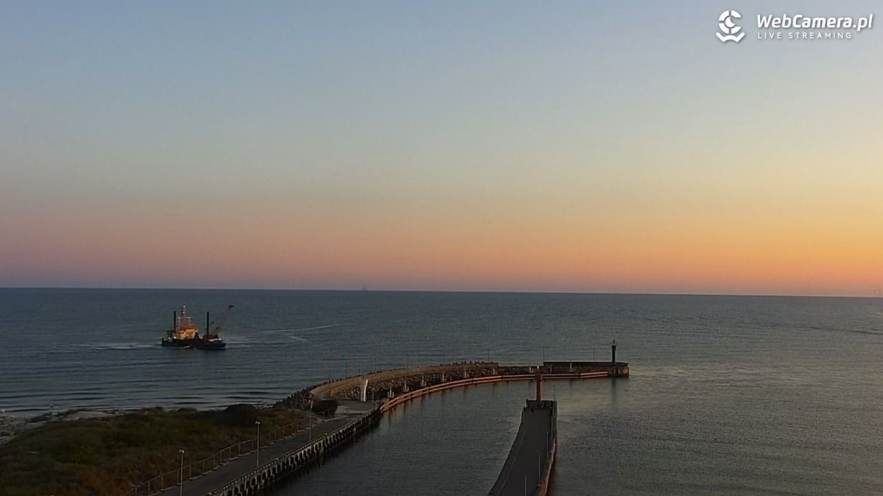 ŁEBA - widok na wydmy i plażę - 09 sierpień 2026, 05:18