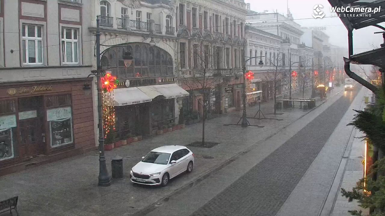 ŁÓDŹ - widok na Ulicę Piotrkowską - 02 grudzień 2025, 07:43