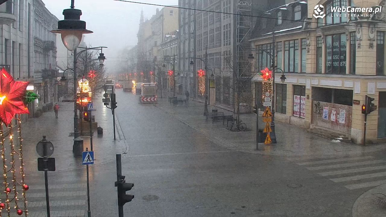 ŁÓDŹ - widok na Ulicę Piotrkowską - 02 grudzień 2025, 07:44