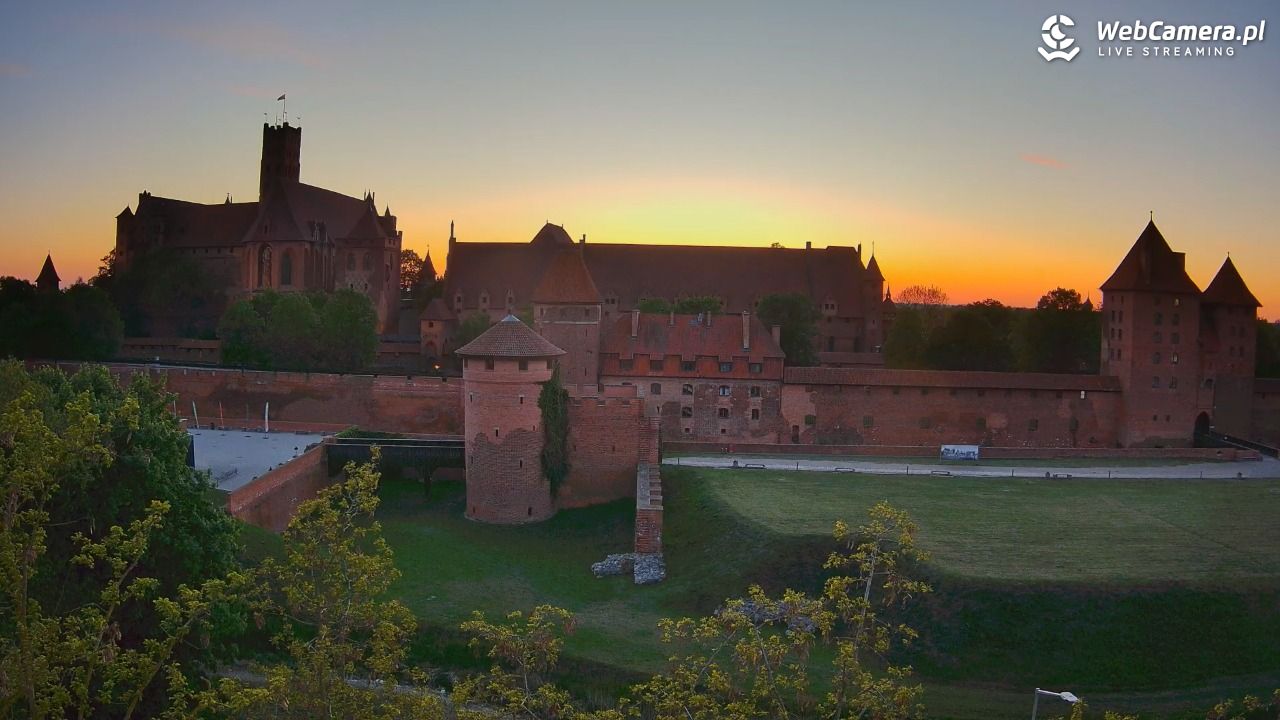 Malbork - widok na Zamek Krzyżacki - 12 maj 2025, 20:49