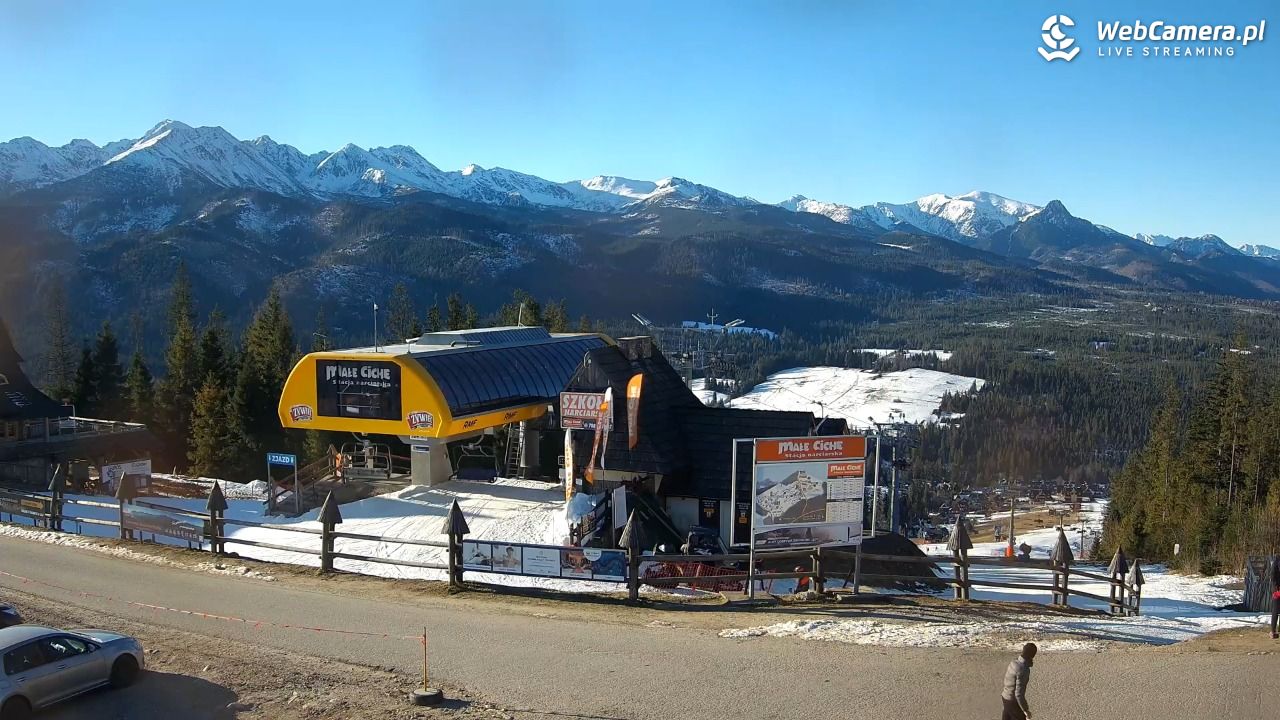 Małe Ciche - widok na parking - 13 grudzień 2025, 09:43
