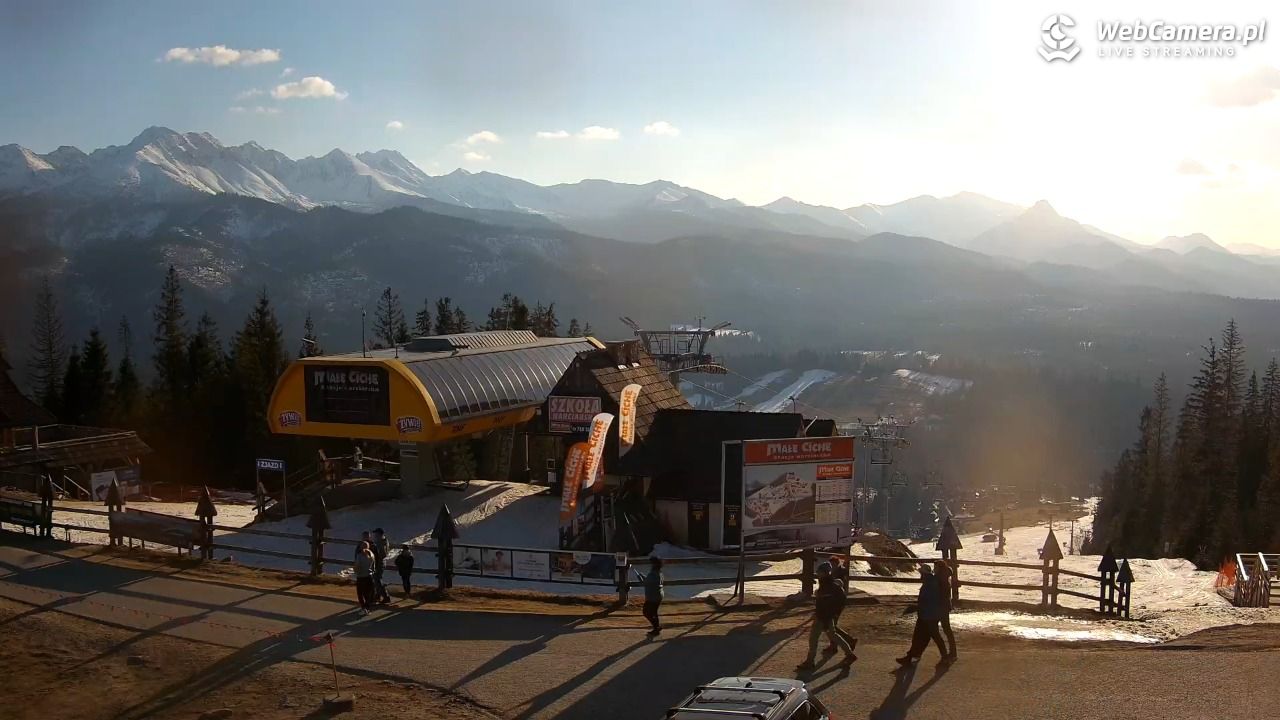 Małe Ciche - widok na parking - 14 marzec 2026, 16:03