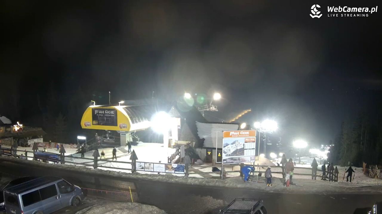 Małe Ciche - widok na parking - 26 styczeń 2026, 18:45