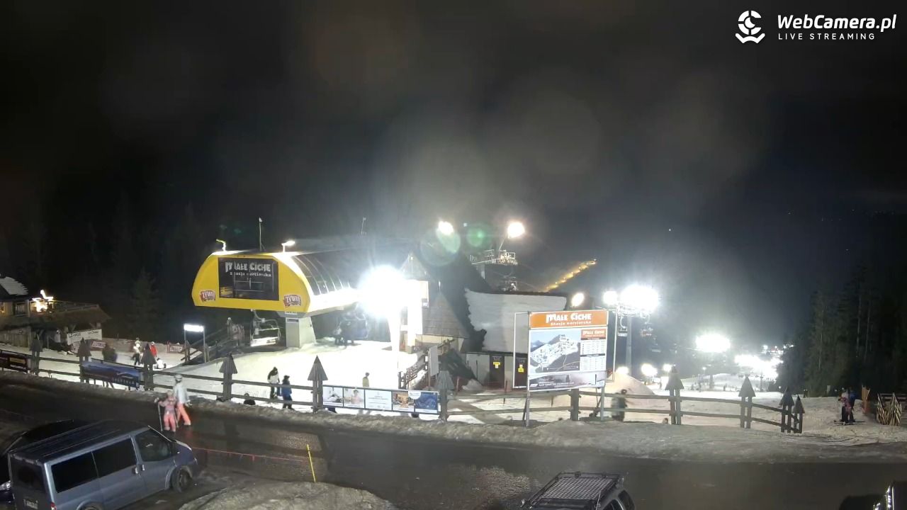 Małe Ciche - widok na parking - 26 styczeń 2026, 19:25