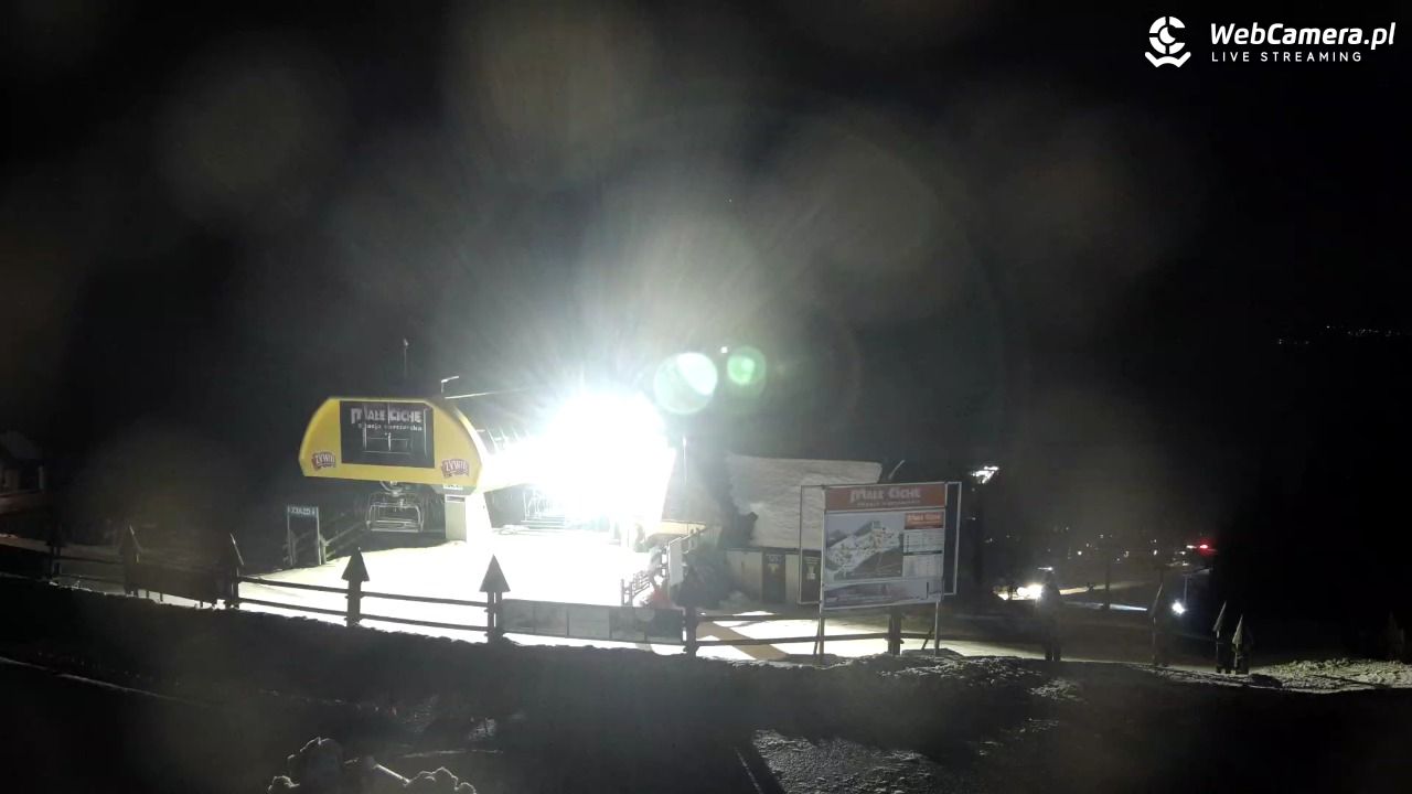 Małe Ciche - widok na parking - 26 styczeń 2026, 22:25