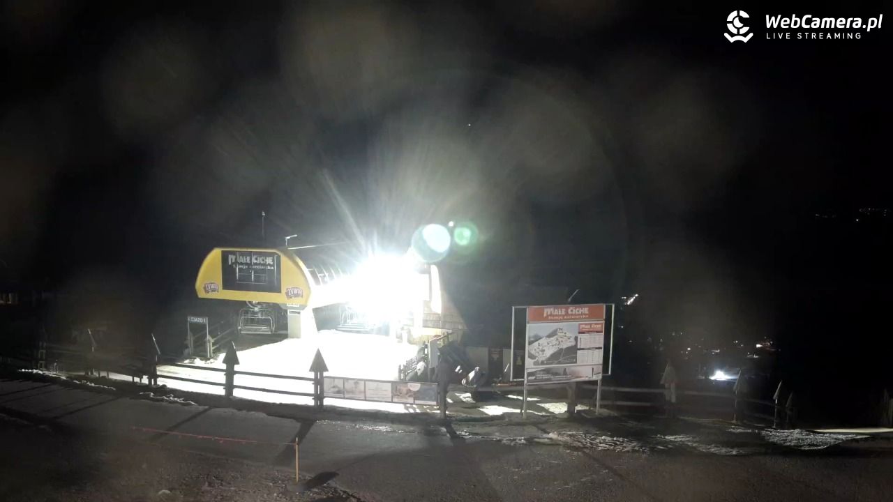 Małe Ciche - widok na parking - 12 grudzień 2025, 19:26