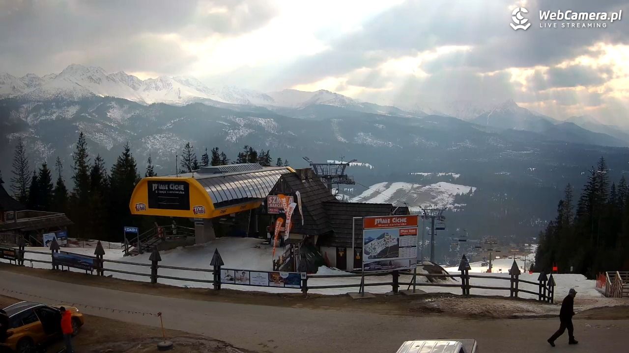 Małe Ciche - widok na parking - 11 marzec 2026, 15:33