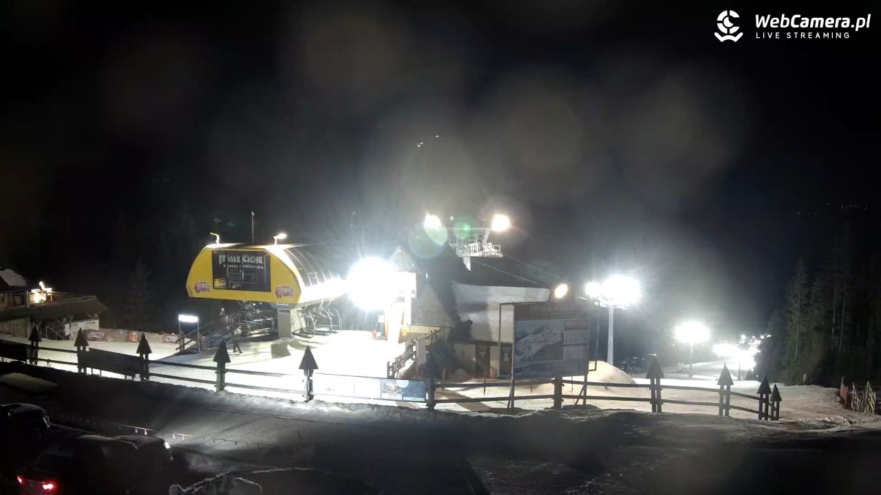 Małe Ciche - widok na parking - 27 styczeń 2026, 21:27