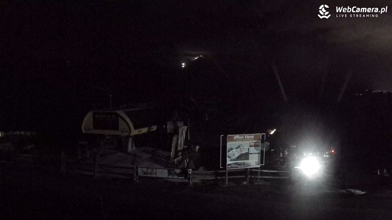 Małe Ciche - widok na parking - 13 marzec 2026, 19:34