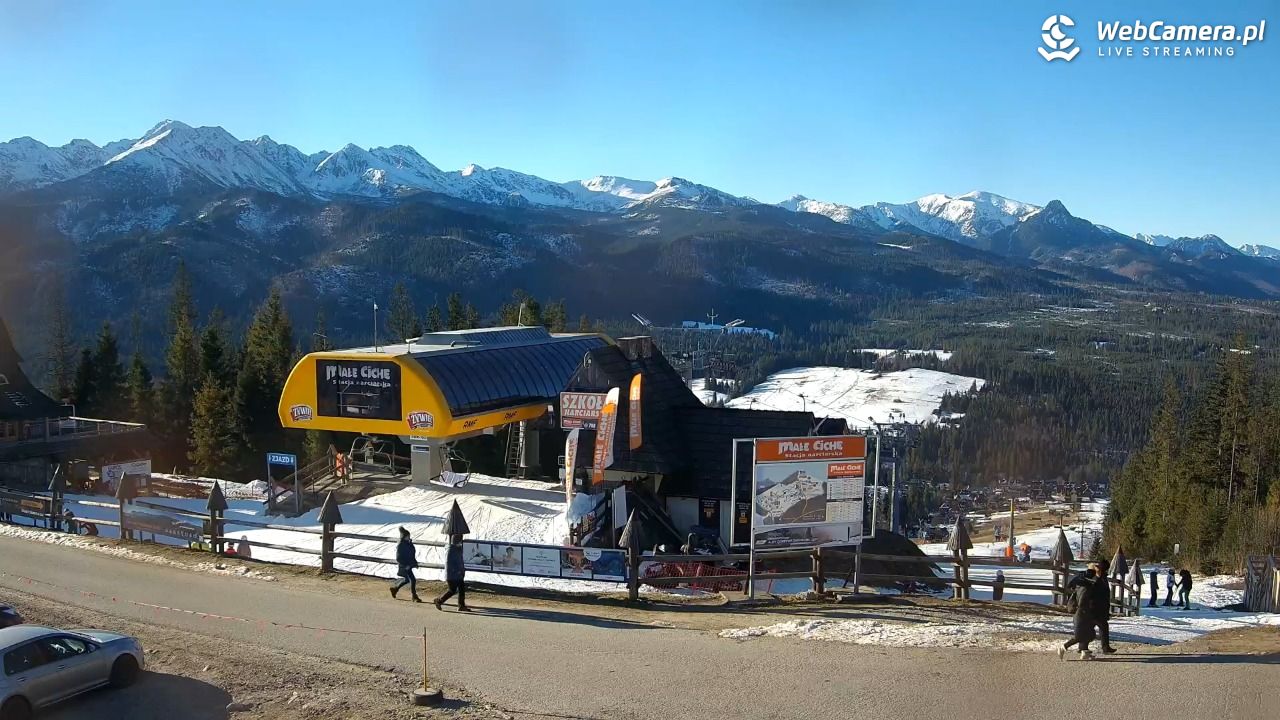Małe Ciche - widok na parking - 13 grudzień 2025, 09:52