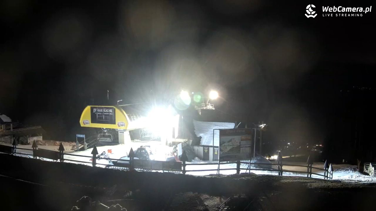 Małe Ciche - widok na parking - 26 styczeń 2026, 21:57